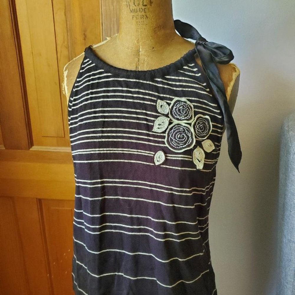 Bandolino Halter Top w/ Ribbon and Appliques Sz L